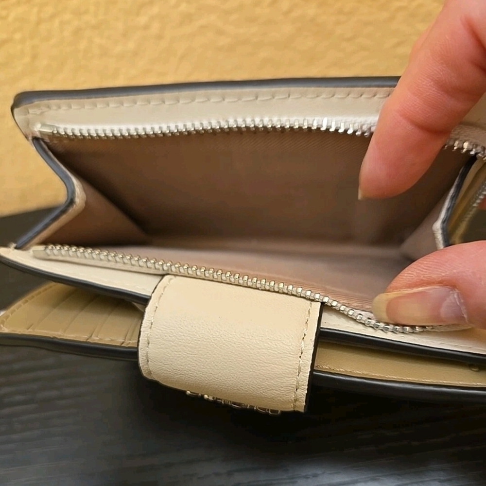Coach Corner Zip Medium Wallet In Signature Leather - Picture 12 of 13